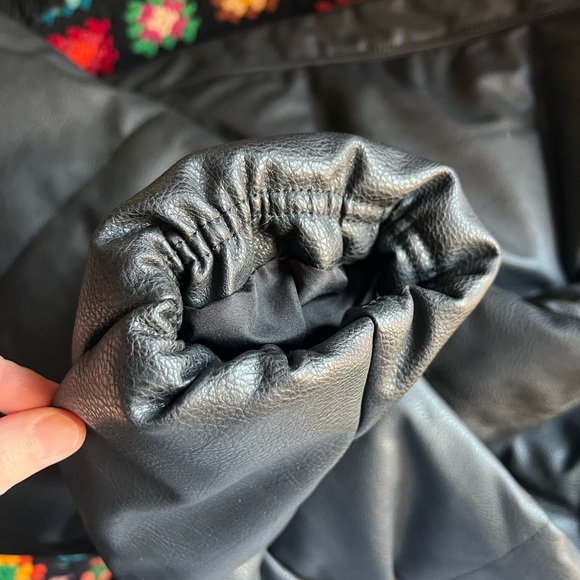 H&M Faux Leather Quilted Puffy Bomber Jacket. US Large. Black. NWT. - Picture 10 of 10